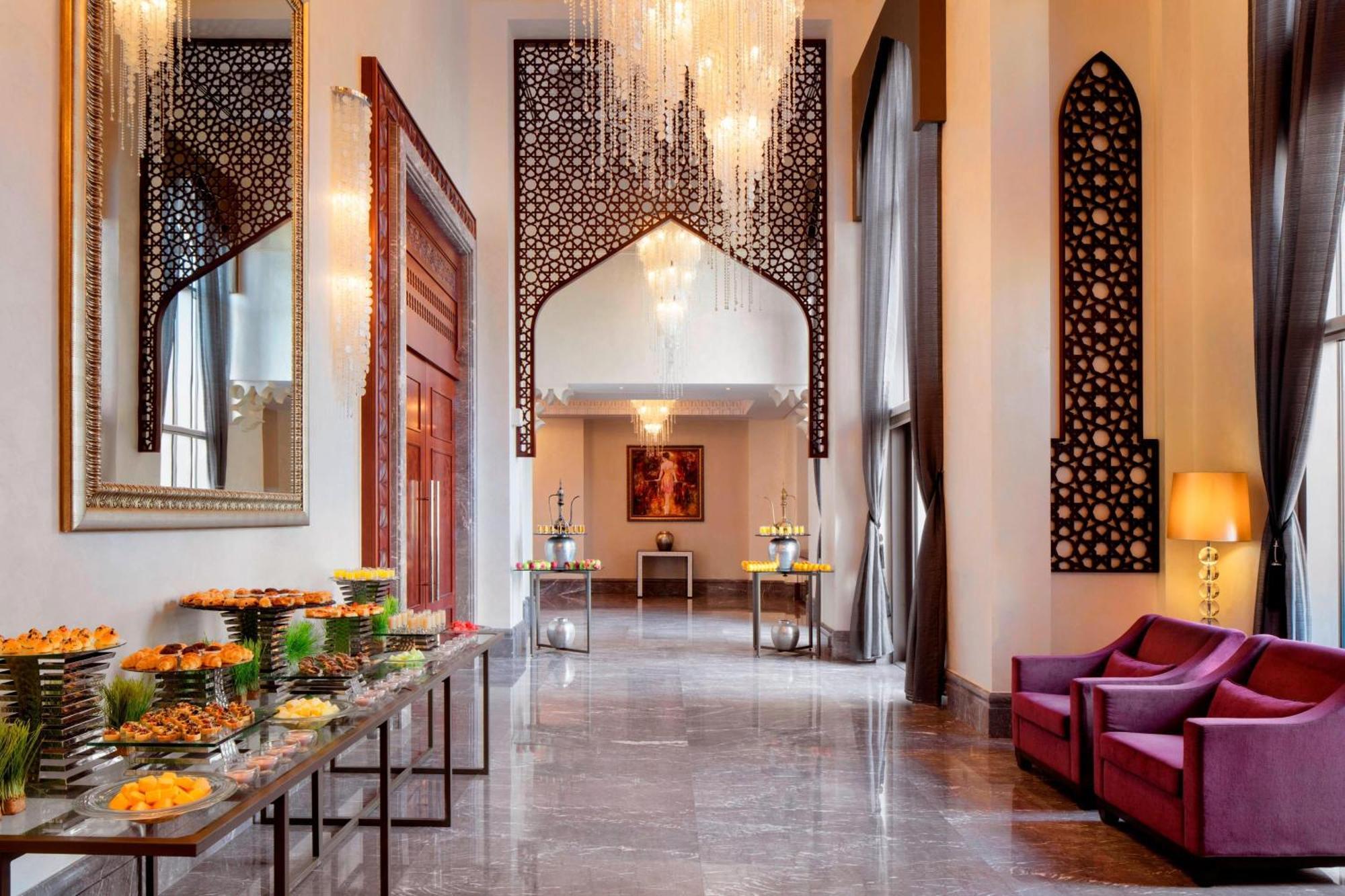 Ajman Saray, A Luxury Collection Resort, Аджман Екстер'єр фото The lobby of the hotel