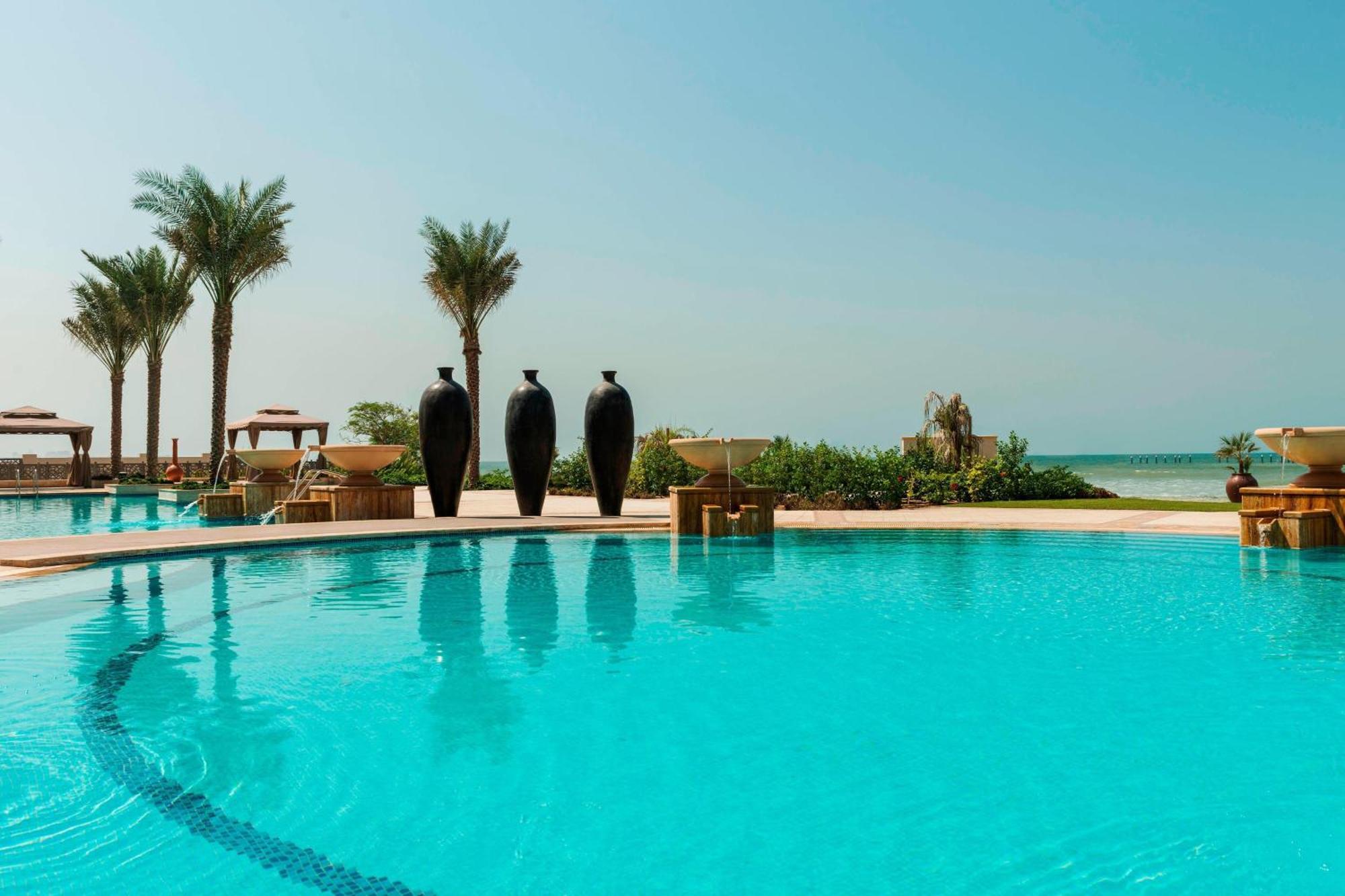 Ajman Saray, A Luxury Collection Resort, Аджман Екстер'єр фото The pool at the Ritz-Carlton, Ras Al Khaimah