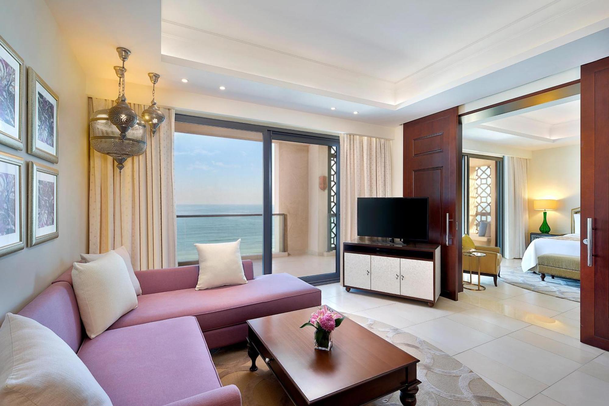 Ajman Saray, A Luxury Collection Resort, Аджман Екстер'єр фото A suite at the Jumeirah Atlantis