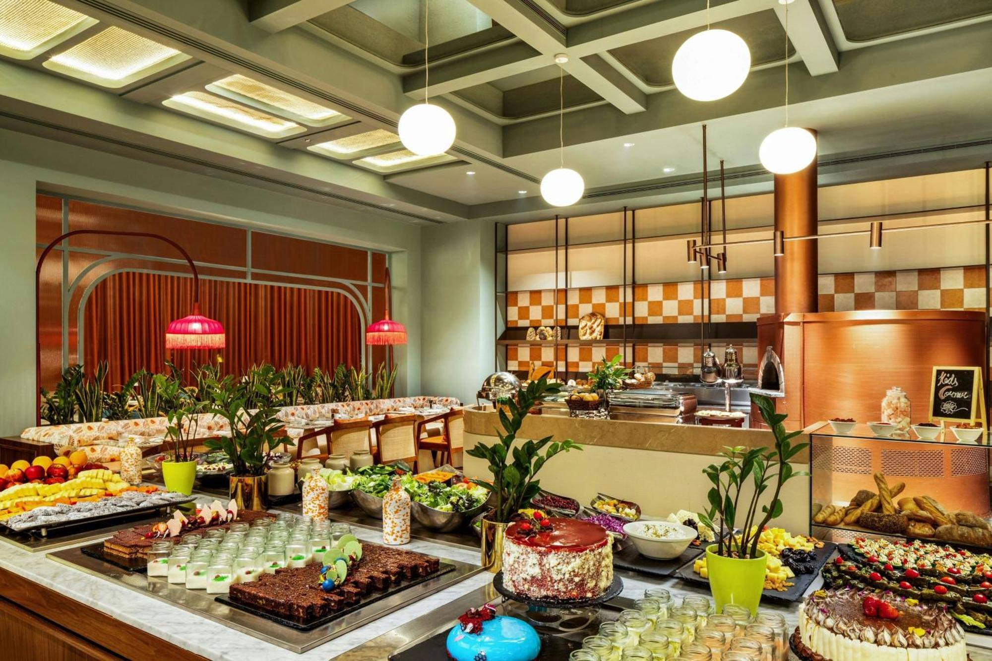 Ajman Saray, A Luxury Collection Resort, Аджман Екстер'єр фото The buffet at the hotel